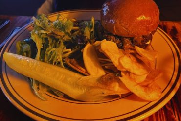 The Weary Traveler Freehouse - Burger