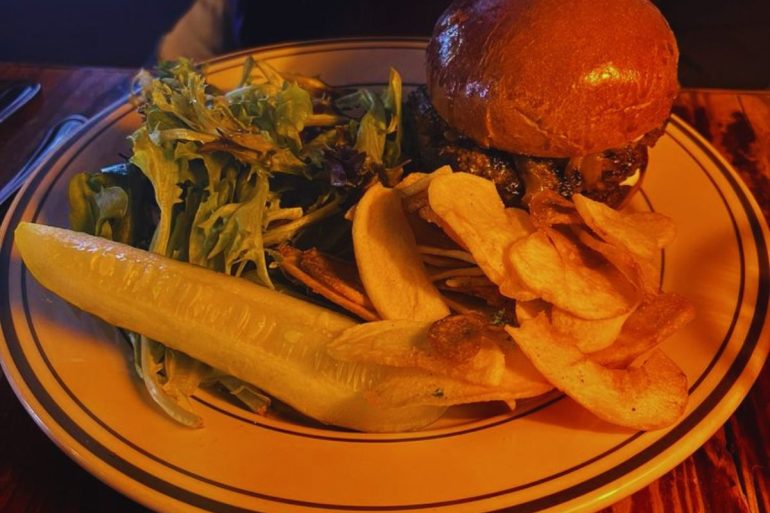 The Weary Traveler Freehouse - Burger