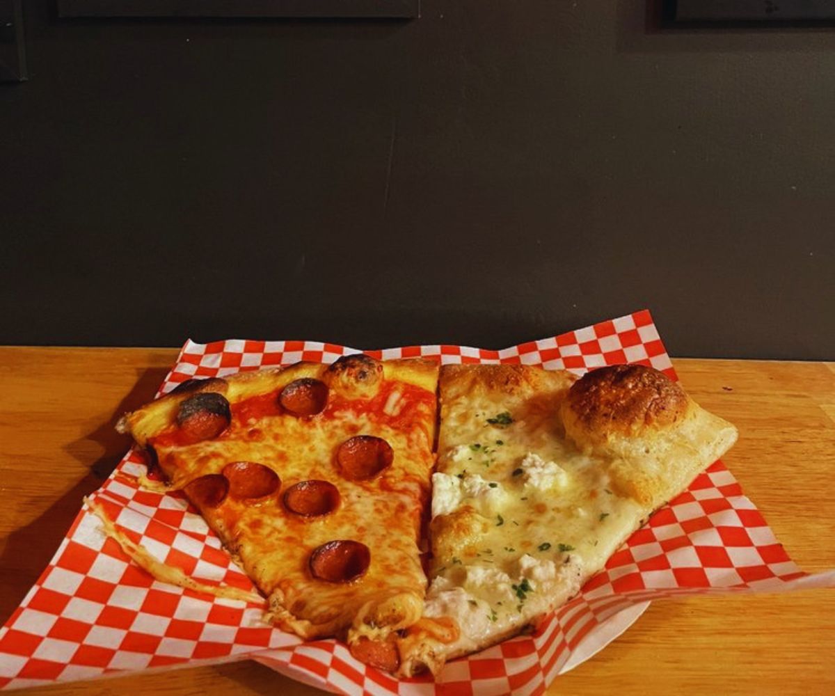 Loosies Pizza - Pepperoni & White Ferrari