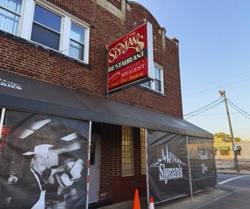 Slyman's Restaurant - Entrance