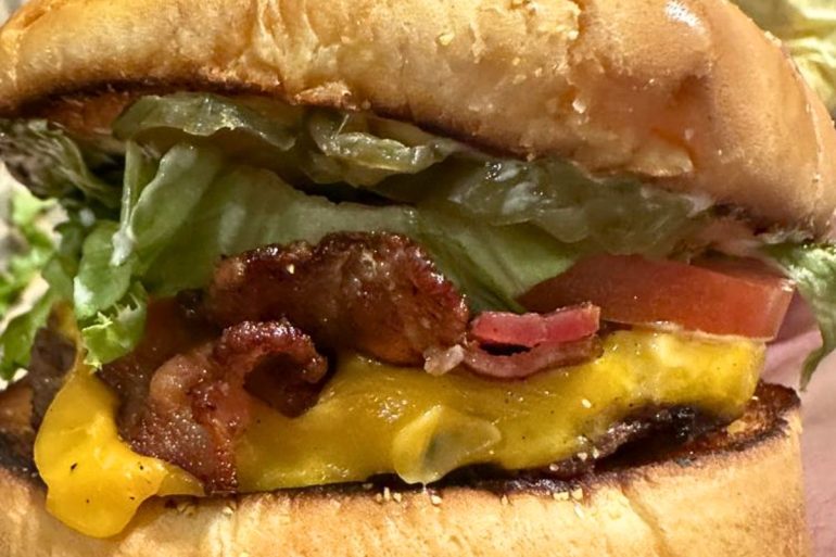 Bacon Cheeseburger at Wibbley's in Bellevue, Washington