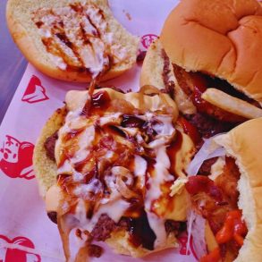 Wanna Smash Bar And Grill - Burgers with Sauce