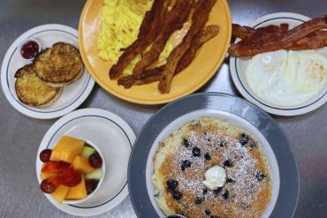 Country Kitchen - Breakfast Plates