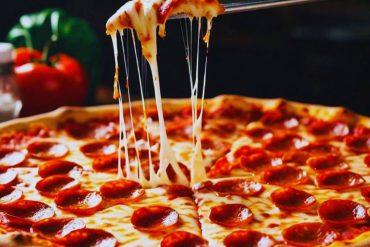 Wowmia Pizza - Pepperoni Cheese Pull