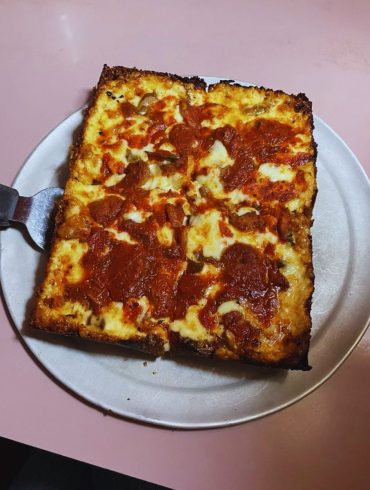 Photos for Loui's Pizza