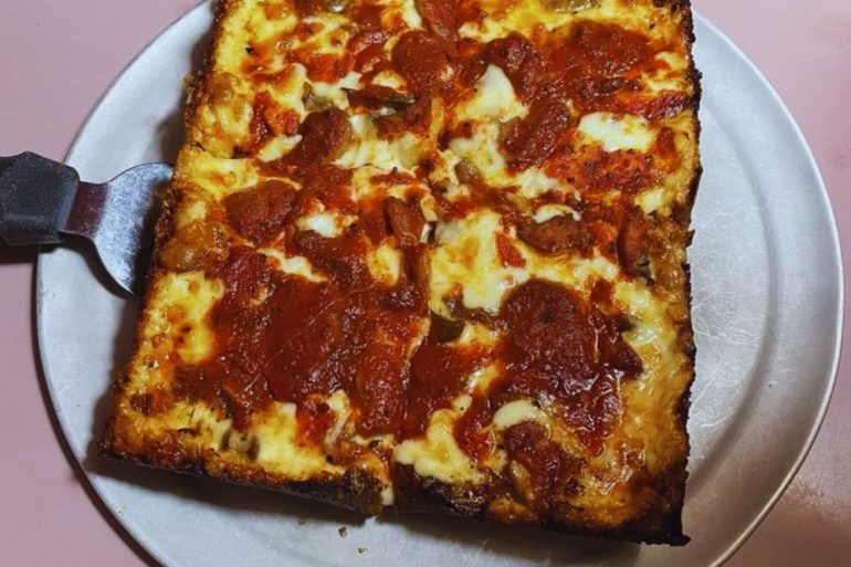 Photos for Loui's Pizza