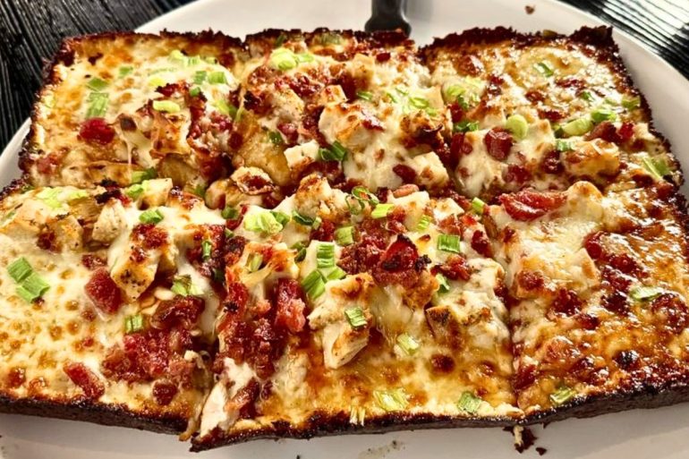 Honey Sriracha Pizza at Tievoli Pizza Bar in Palatine, Illinois