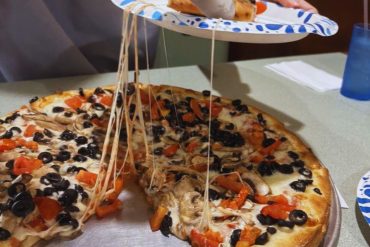D'caesaro Pizza & Italian Restaurant - Extra Large Pizza