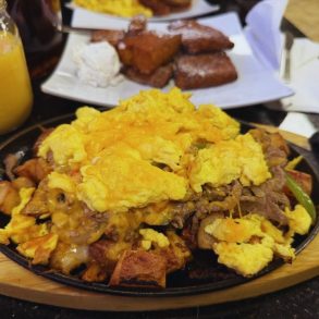 Bros Breakfast & Lunch - Omelet