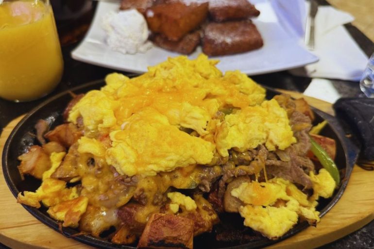 Bros Breakfast & Lunch - Omelet