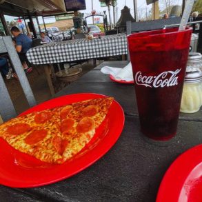 Red Zeppelin Pizza - Red Zeppelin Patio