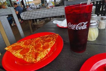 Red Zeppelin Pizza - Red Zeppelin Patio