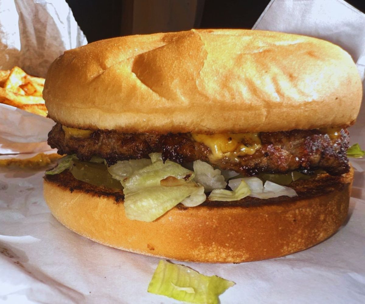 Bill's Jumbo Burgers - Cheese Burger