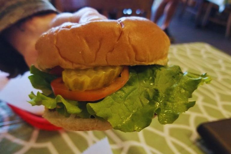 Will's Grill - Burger with Veggies