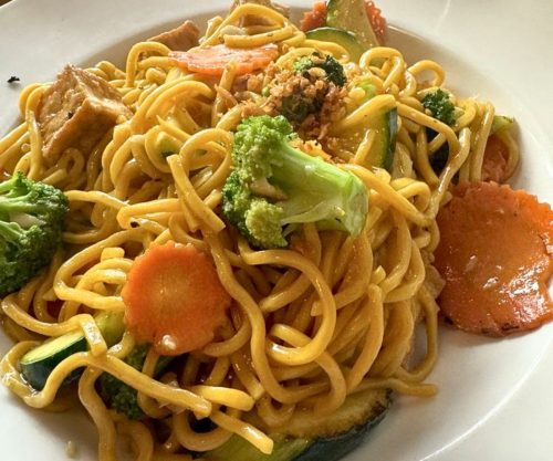 Tofu Garlic Stir-Fry Noodles at Papaya in Sammamish, WA