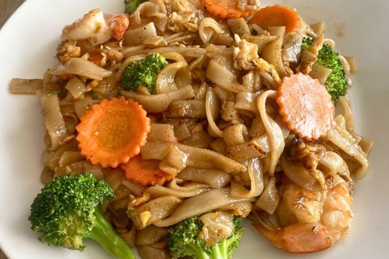 Pad See Ew at Singha Thai in Kettering, Ohio