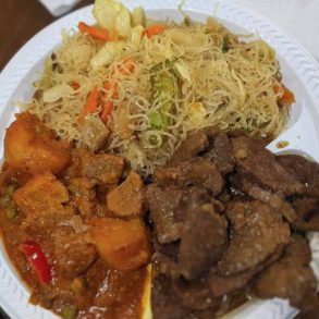 pancit at kucina de Isla in Harrisburg, PA