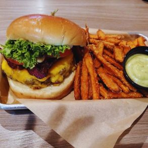 Photos for Aioli Gourmet Burgers - 32nd & Shea