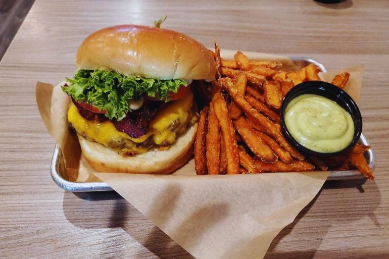 Photos for Aioli Gourmet Burgers - 32nd & Shea