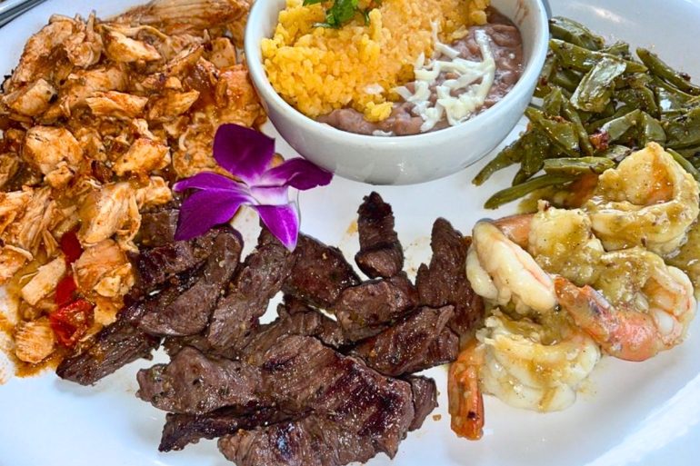 Platillo La Fiesta at La Cocina De Mama in Oak Lawn, Illinois