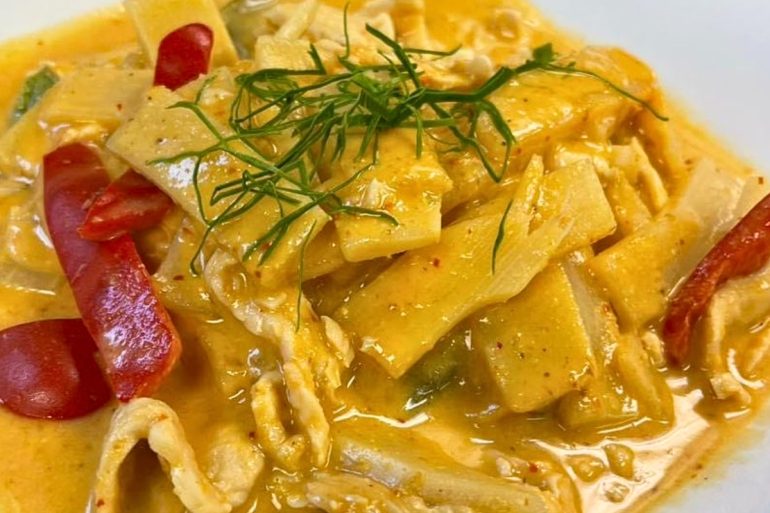 Thai Red Curry Chicken at Lemongrass Thai Restaurant in Billings, Montana