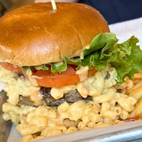 Mac N Cheese Burger at Lindy's on 4th in Tucson, Arizona