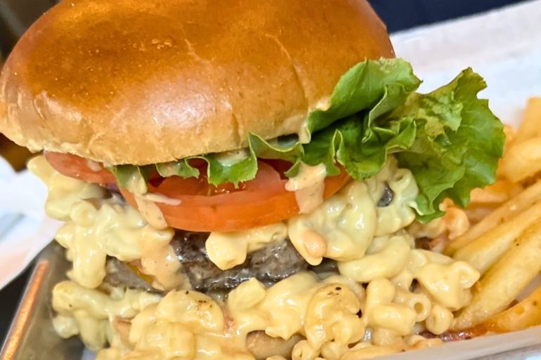 Mac N Cheese Burger at Lindy's on 4th in Tucson, Arizona