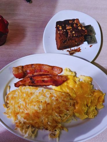 Photos for Omelet House 50's Diner