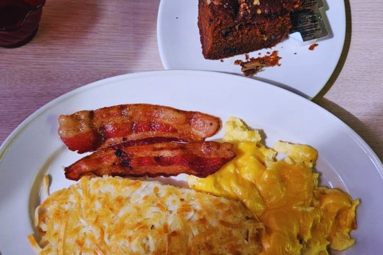 Photos for Omelet House 50's Diner