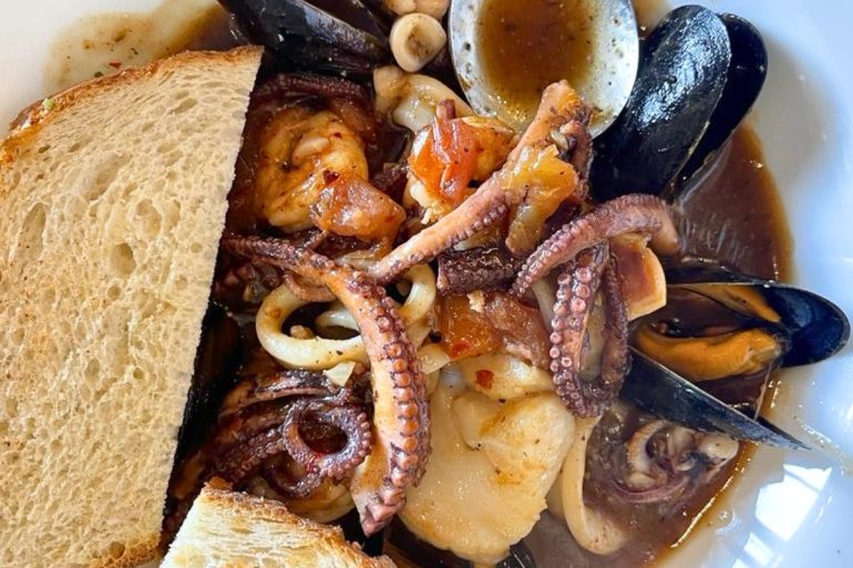 Seafood Platter at La Parra Restaurant & Bar in Berwyn, Illinois